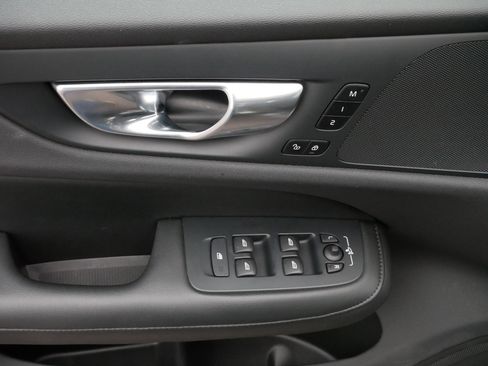 Used 2025 Volvo S60 B5 Core image 19