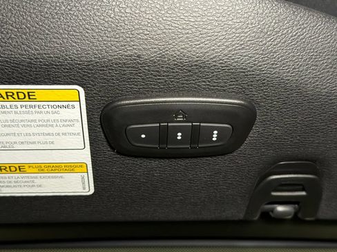 Used 2023 Jeep Wrangler Unlimited Sahara w/ Cold Weather Group AWD/4WD image 33