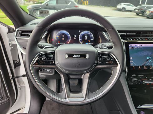 Used 2024 Jeep Grand Cherokee Overland image 18