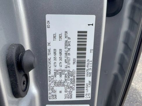 Used 2024 Toyota Tundra Limited AWD/4WD image 33