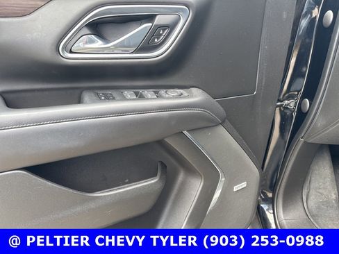 Used 2021 Chevrolet Suburban Z71 w/ Z71 Signature Package image 12