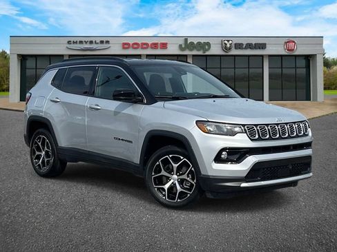 Used 2024 Jeep Compass Limited AWD/4WD image 2