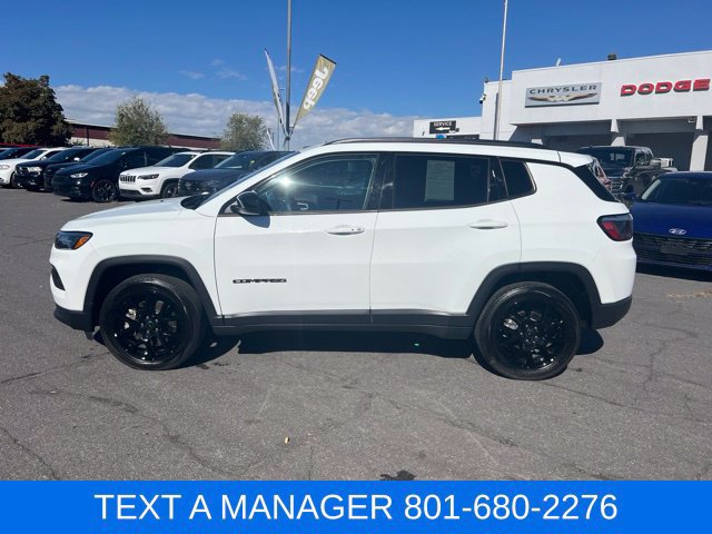 Used 2025 Jeep Compass Latitude w/ Convenience Group AWD/4WD image 2