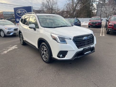 Used 2023 Subaru Forester Premium image 8