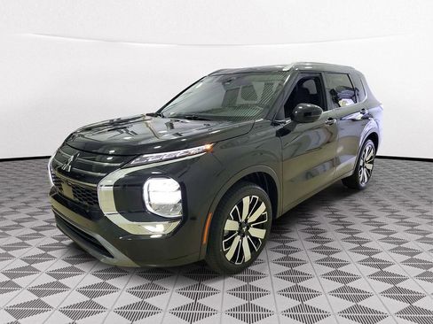 New 2025 Mitsubishi Outlander SEL image 3