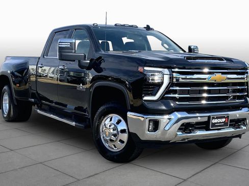 Used 2026 Chevrolet Silverado 3500 LTZ w/ LTZ Texas Edition AWD/4WD image 3