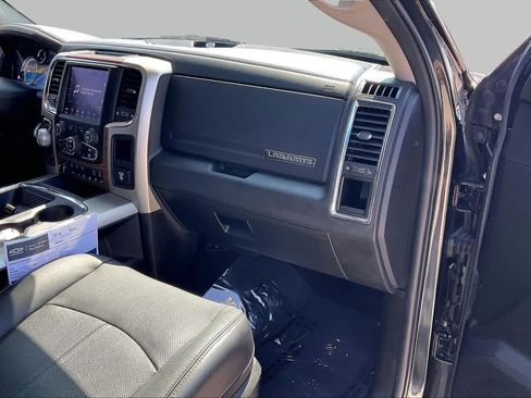 Used 2018 RAM 1500 Laramie w/ Convenience Group AWD/4WD image 19