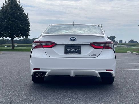 Used 2021 Toyota Camry SE w/ Cold Weather Package FWD image 6