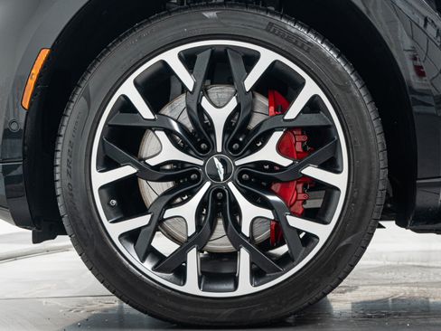 Used 2021 Aston Martin DBX AWD/4WD image 10