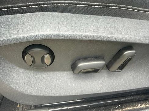 Used 2022 Volkswagen Taos SEL AWD/4WD image 13