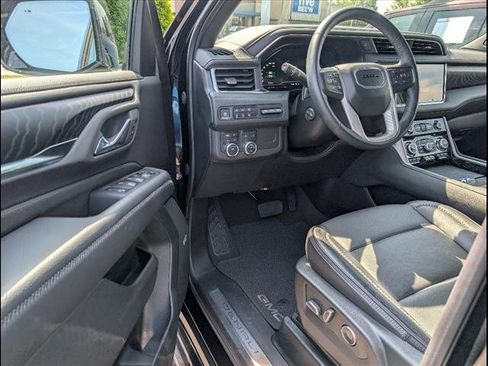 Used 2024 GMC Yukon XL Denali image 5