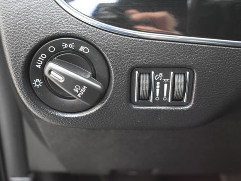 Used 2017 Dodge Grand Caravan SXT w/ Driver Convenience Group image 16