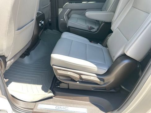 Used 2022 GMC Yukon XL SLT w/ SLT Luxury Package RWD image 26