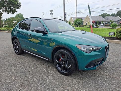 New 2025 Alfa Romeo Stelvio Sprint image 2