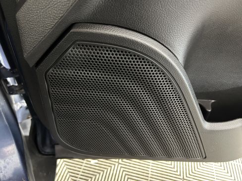 Used 2019 Ford Taurus SEL image 26