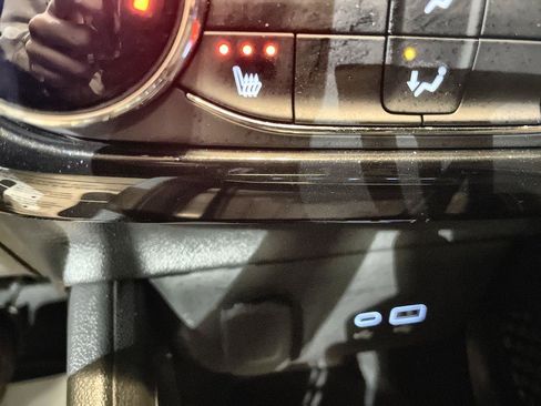 Used 2024 Chevrolet TrailBlazer LT w/ LT Cold Weather Package image 32