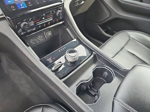 Used 2024 Jeep Grand Cherokee Limited image 26