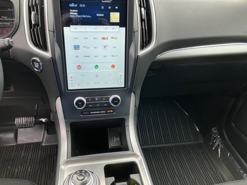 Used 2022 Ford Edge SEL w/ Convenience Package image 12