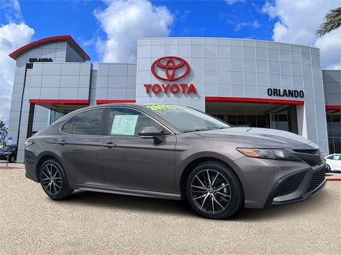 Certified 2023 Toyota Camry SE image 1
