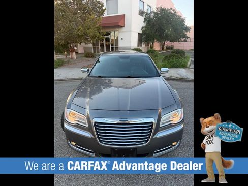 Used 2011 Chrysler 300 Limited RWD image 3