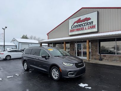Used 2022 Chrysler Pacifica Touring-L