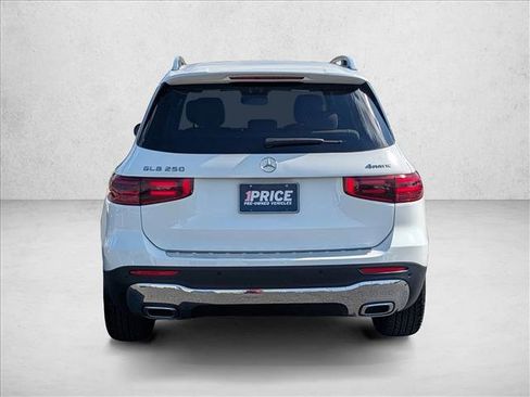 Used 2025 Mercedes-Benz GLB 250 4MATIC image 7