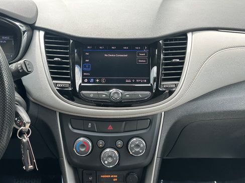 Used 2020 Chevrolet Trax LT FWD image 23