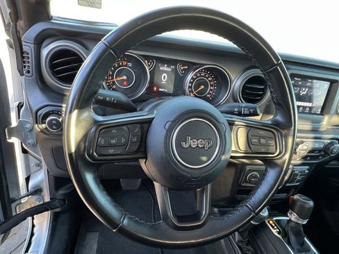 Used 2022 Jeep Gladiator Sport image 18