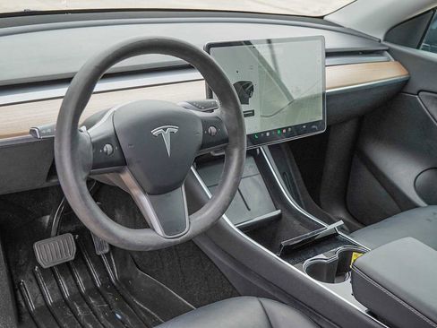 Used 2021 Tesla Model Y Long Range image 9