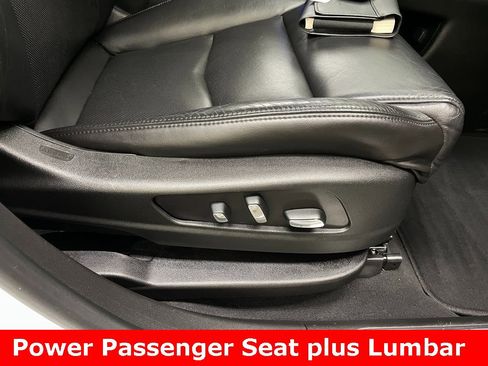 Used 2017 Cadillac XT5 Luxury w/ Driver Awareness Package image 14