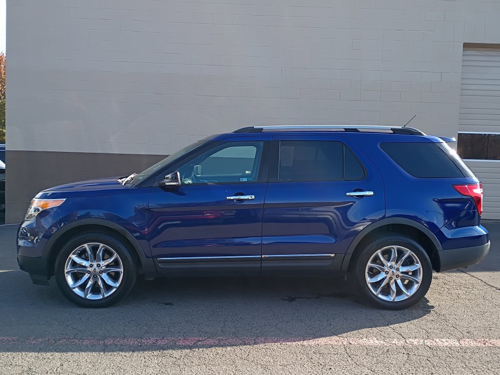 Used 2014 Ford Explorer XLT w/ Equipment Group 202A AWD/4WD image 9