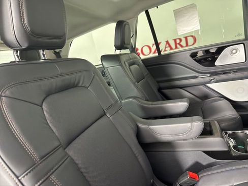 New 2025 Lincoln Aviator Reserve w/ Luxury Package image 23