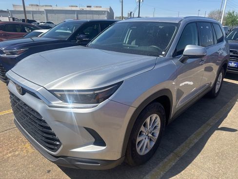 Used 2025 Toyota Grand Highlander XLE image 1