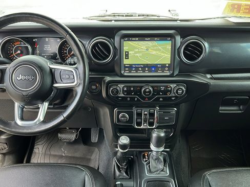 Used 2022 Jeep Wrangler Unlimited Sahara AWD/4WD image 17