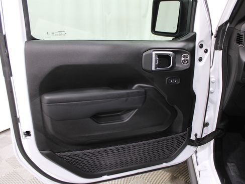 Used 2025 Jeep Wrangler Sport image 6