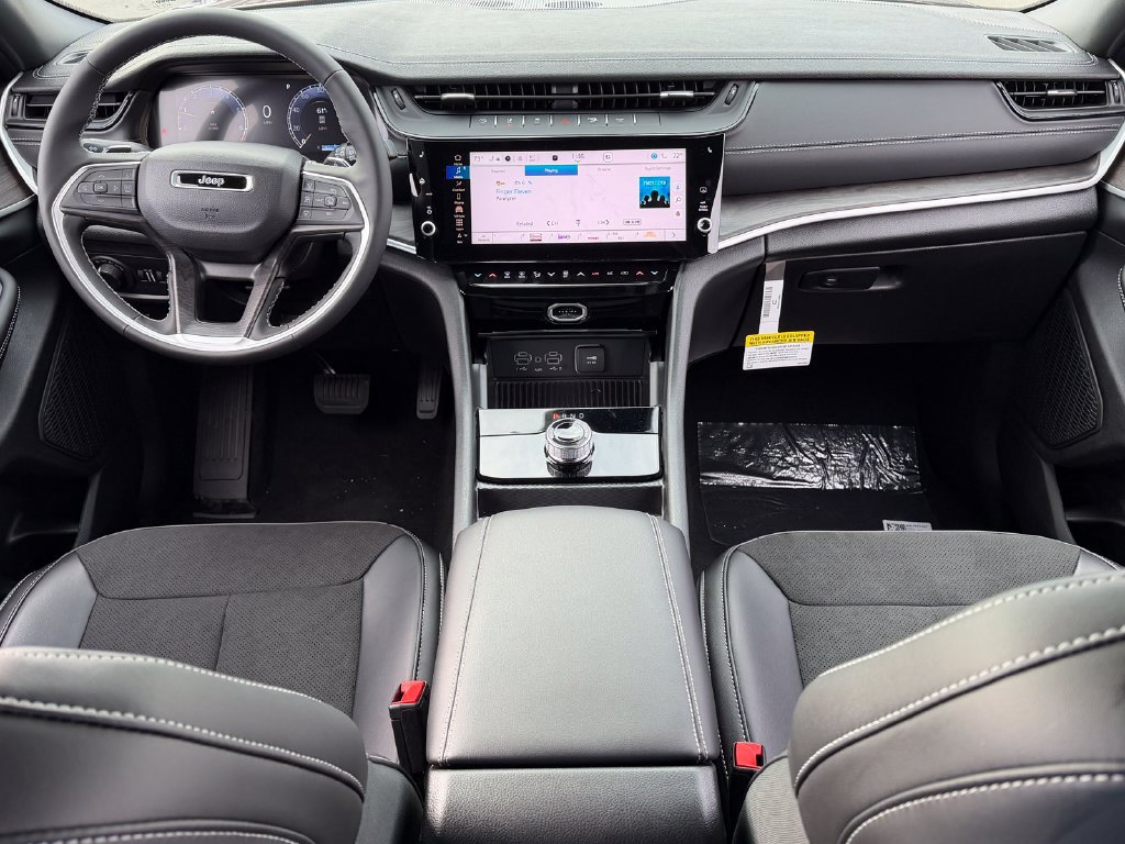 New 2026 Jeep Grand Cherokee Altitude RWD image 17