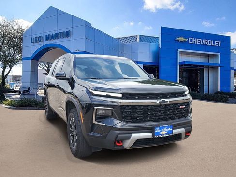 Used 2025 Chevrolet Traverse Z71 w/ Driver Confidence Package AWD/4WD image 2