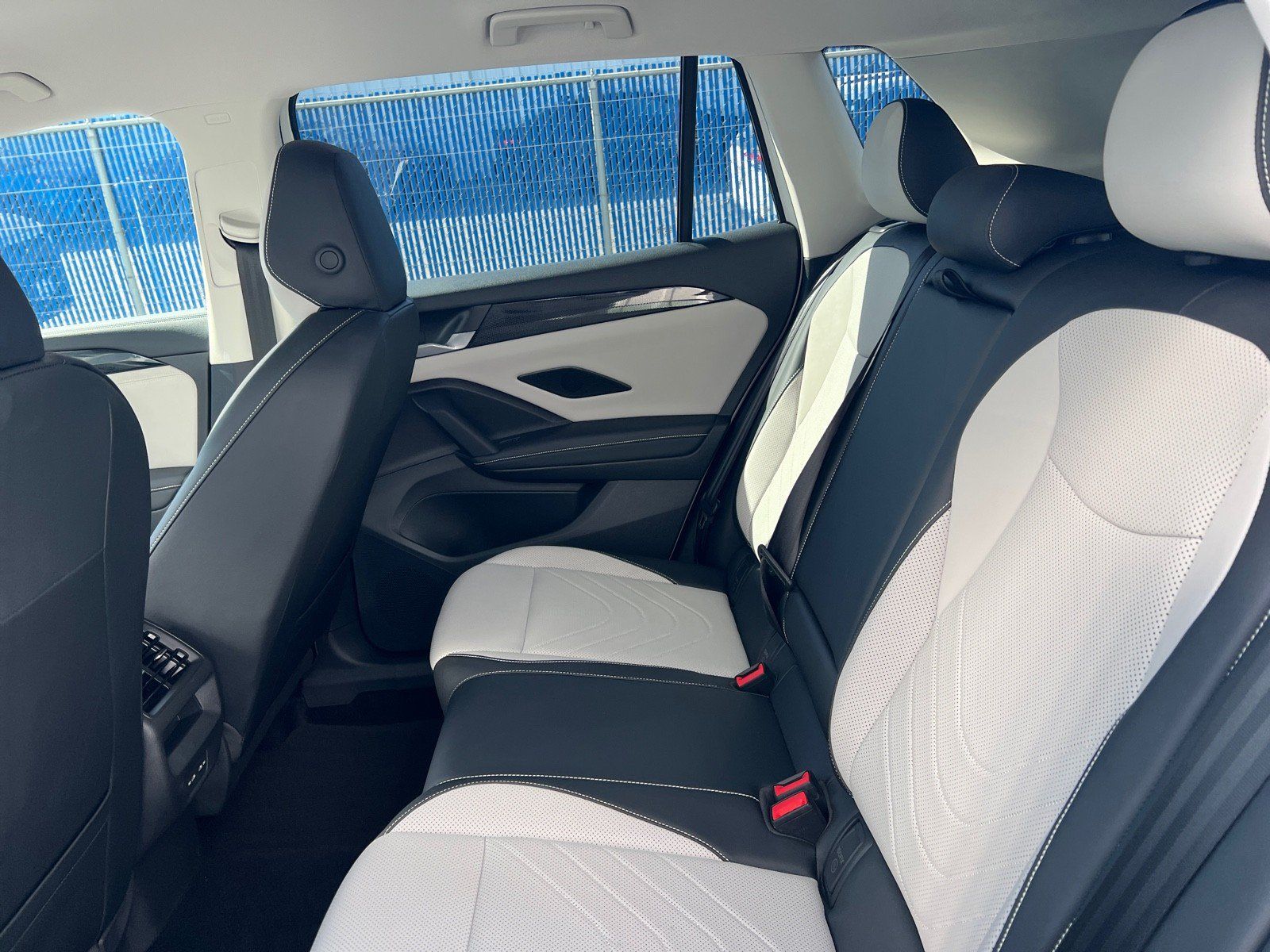 Used 2025 Volkswagen Tiguan SE AWD/4WD image 19