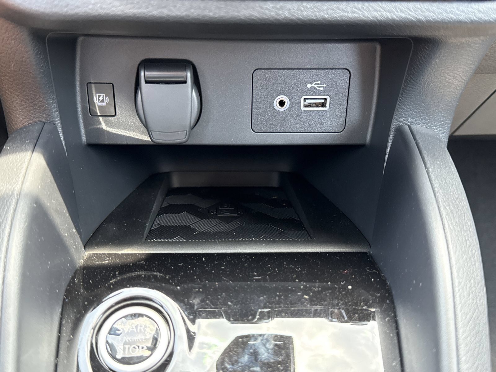 Used 2025 Nissan Versa SV w/ Trunk Package FWD image 24