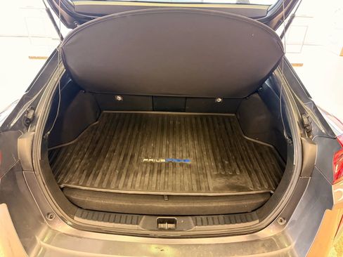 Used 2017 Toyota Prius Prime Premium image 16