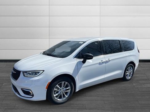 New 2026 Chrysler Pacifica Select image 7