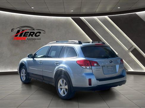 Used 2014 Subaru Outback 3.6R Limited w/ Moonroof Package AWD/4WD image 5