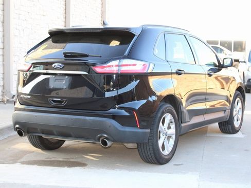 Used 2020 Ford Edge SE image 3