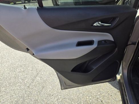 Used 2018 Chevrolet Equinox LT image 29