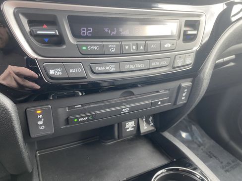 Used 2017 Honda Pilot Touring image 34