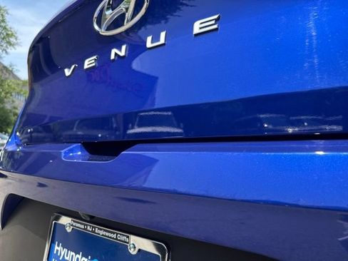 Used 2024 Hyundai Venue SEL FWD image 16