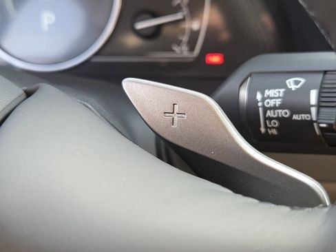 Certified 2025 Lexus ES 300h w/ Premium Package image 18