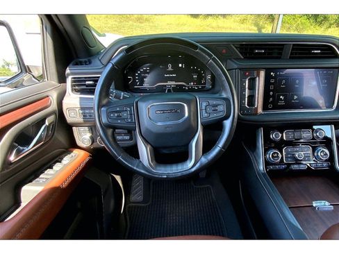 Used 2023 GMC Yukon Denali Ultimate AWD/4WD image 5