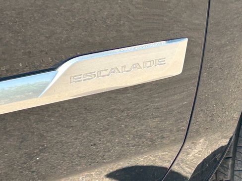 Used 2017 Cadillac Escalade ESV Premium Luxury RWD image 9