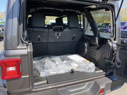 New 2026 Jeep Wrangler Unlimited Sahara AWD/4WD image 4